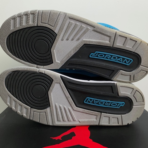 Jordan 3 Retro Powder Blue - Picture 7 of 8